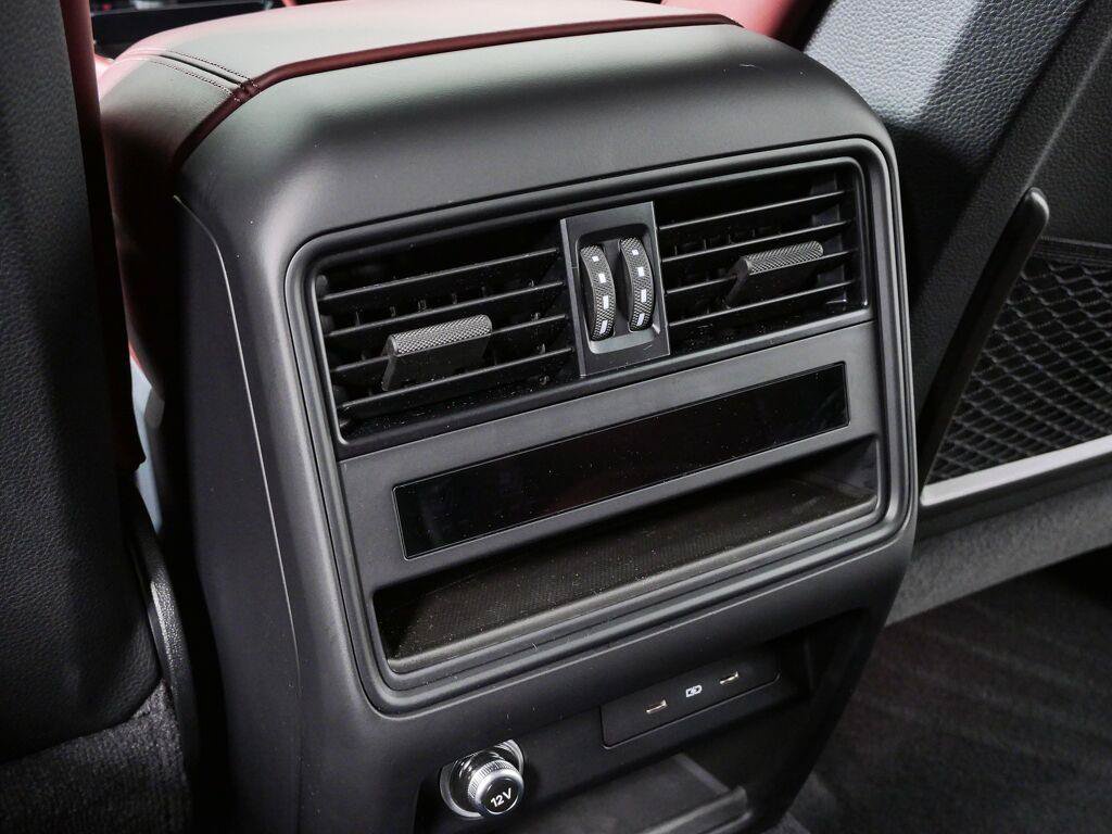 Certified 2024 Porsche Cayenne Turbo AWD/4WD image 22