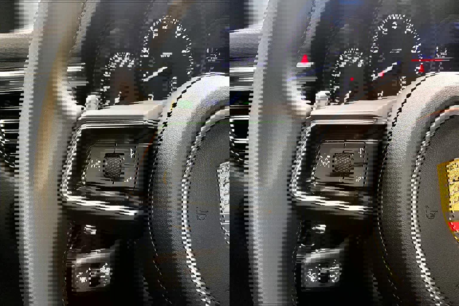 Used 2025 Porsche Macan image 23