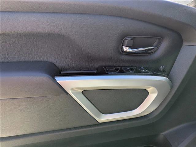 Used 2023 Nissan Titan SV w/ SV Convenience Package image 8
