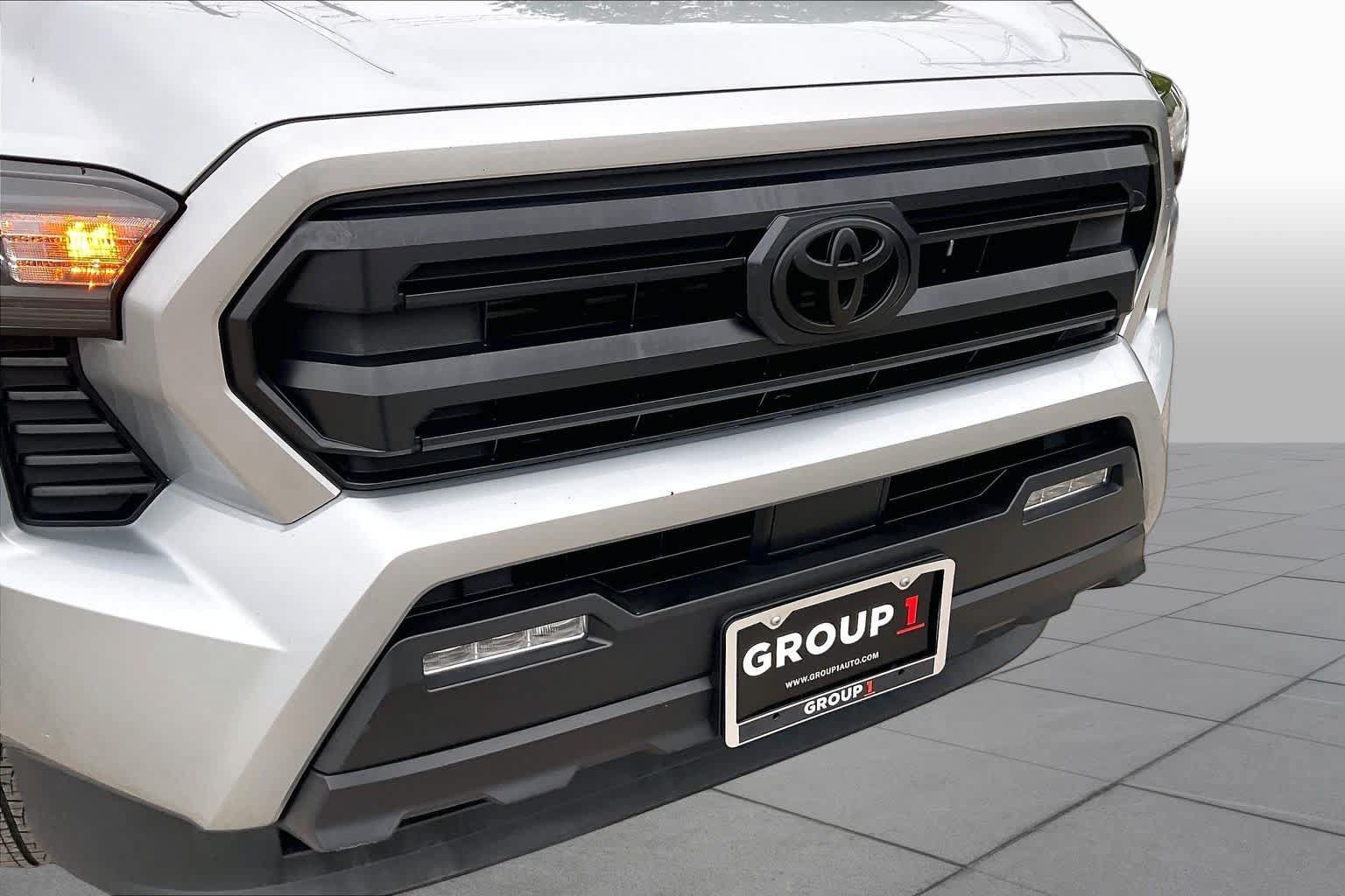 Used 2024 Toyota Tacoma SR5 AWD/4WD image 29