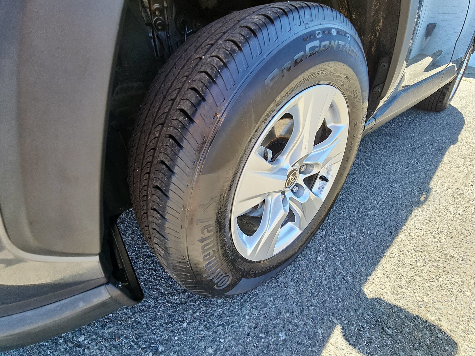 Used 2021 Toyota RAV4 LE AWD/4WD image 18