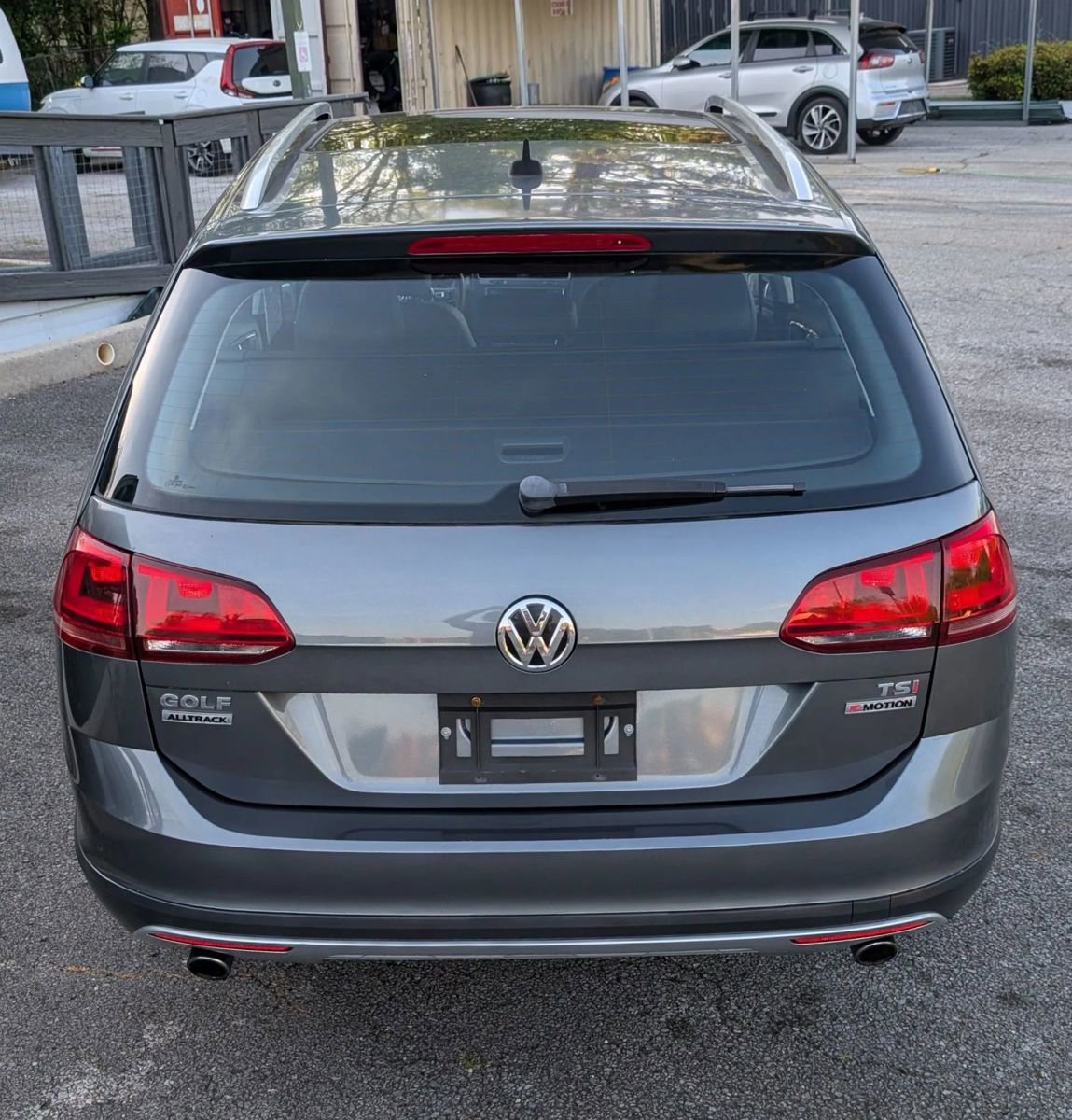 Used 2017 Volkswagen Golf Alltrack SE image 4