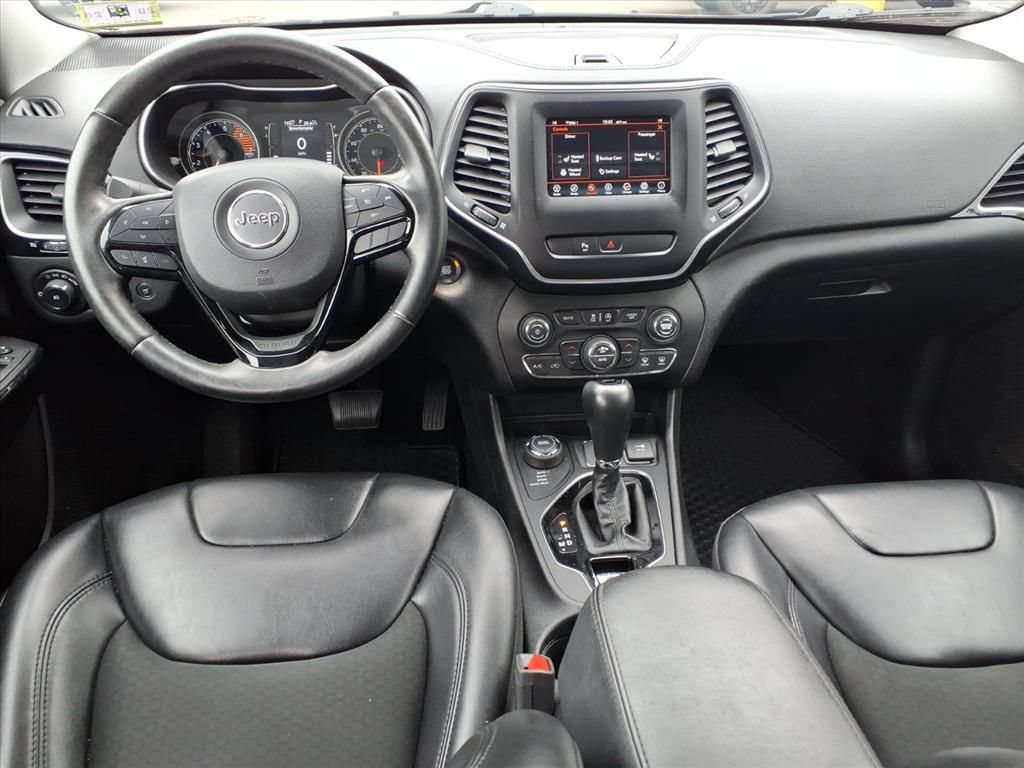 Used 2019 Jeep Cherokee Latitude Plus AWD/4WD image 6
