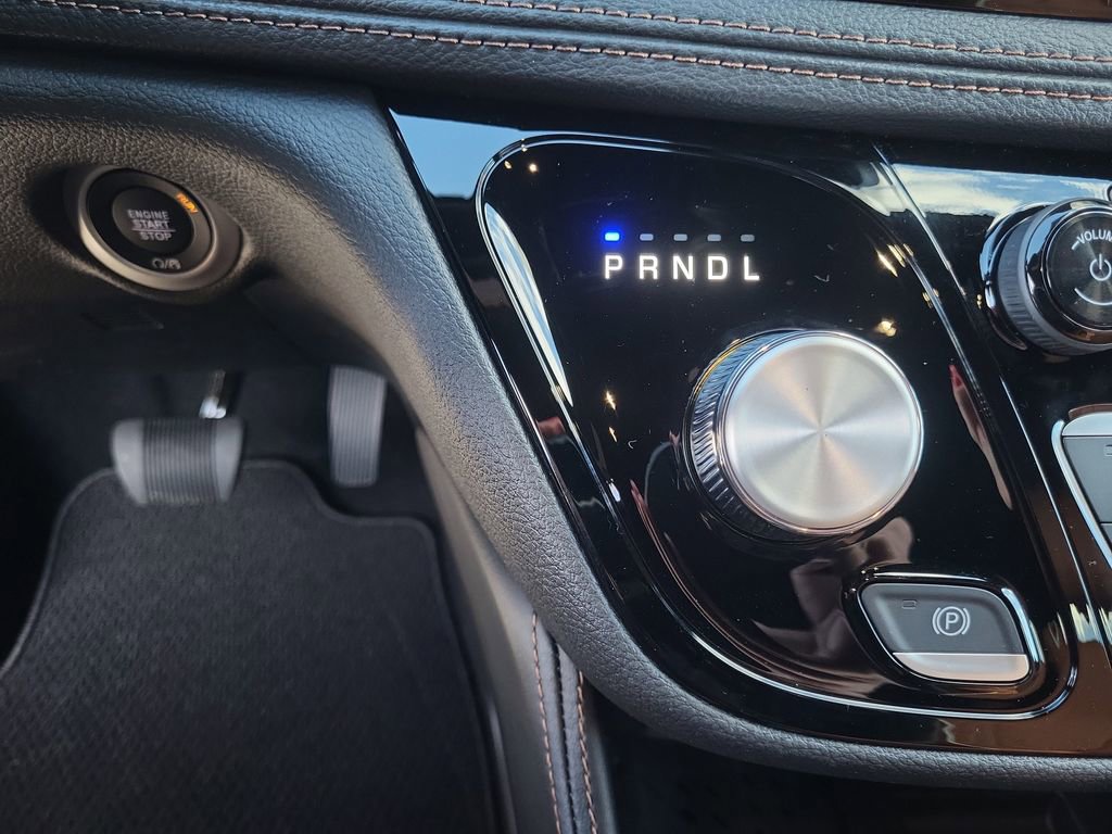 New 2026 Chrysler Pacifica Pinnacle w/ Trailer Tow Group image 25