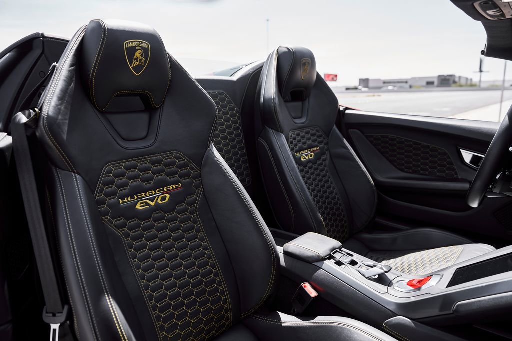 Used 2023 Lamborghini Huracan EVO image 38