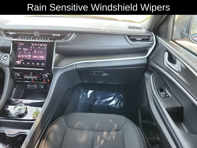 Used 2025 Jeep Grand Cherokee L Laredo w/ Luxury Tech Group I AWD/4WD image 25