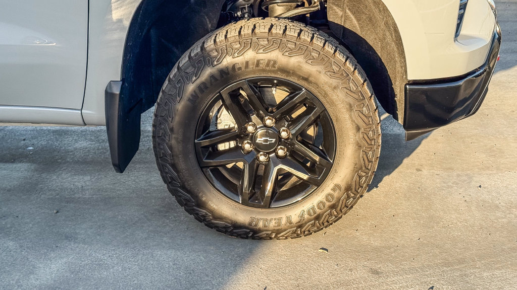 Used 2024 Chevrolet Silverado 1500 LT Trail Boss w/ Convenience Package II AWD/4WD image 11