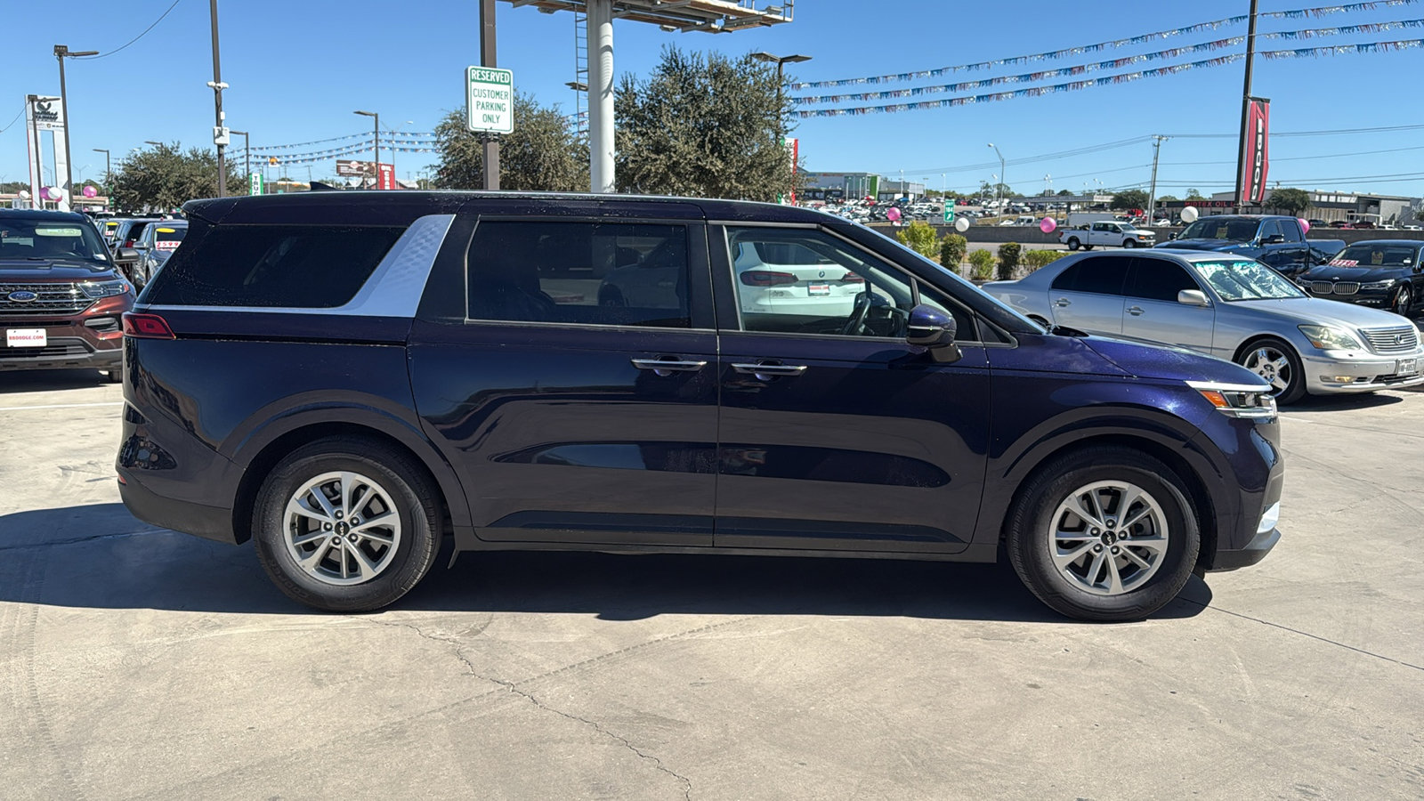 Used 2024 Kia Carnival LX image 6