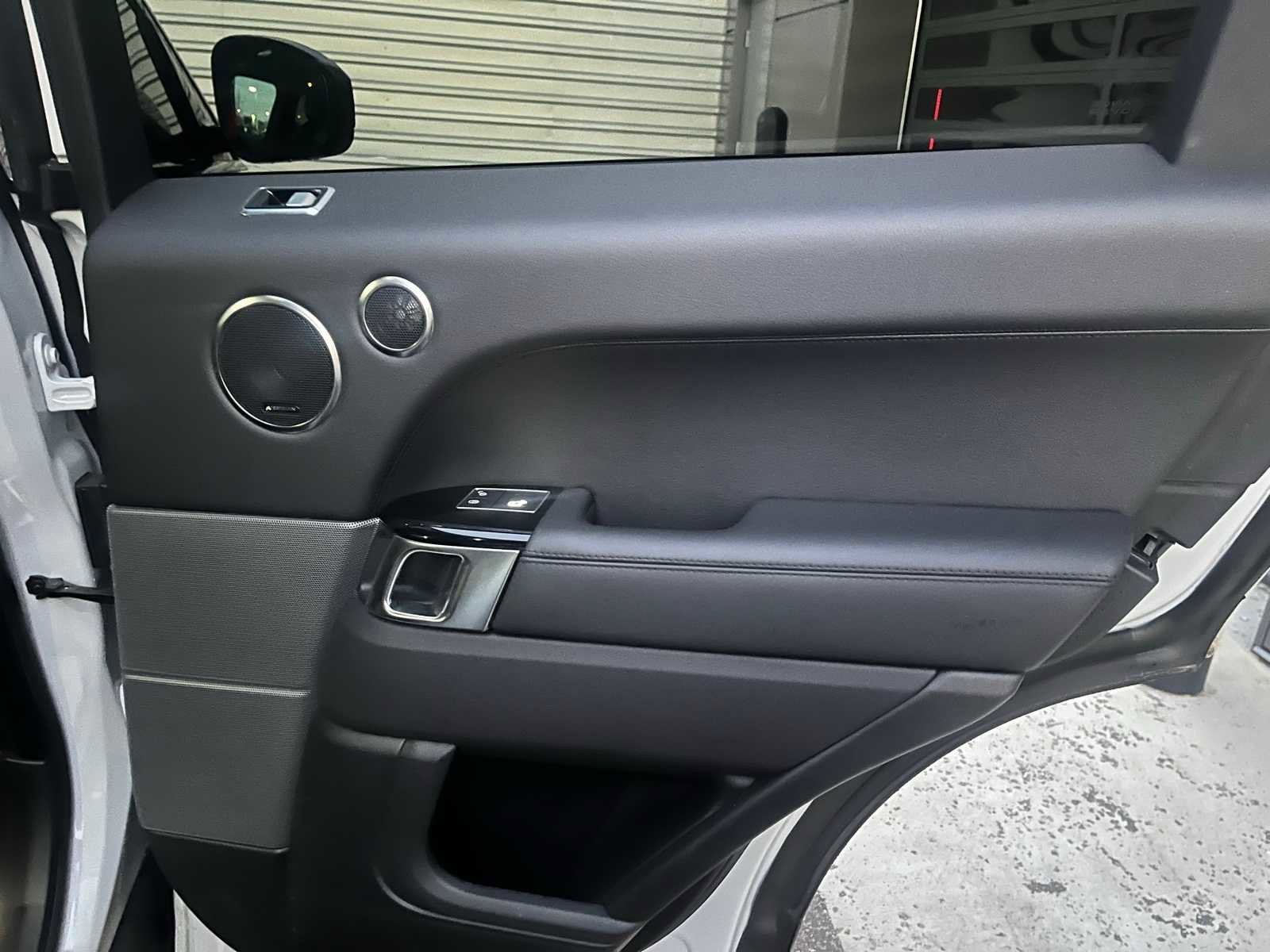 Used 2019 Land Rover Range Rover Sport HSE image 17