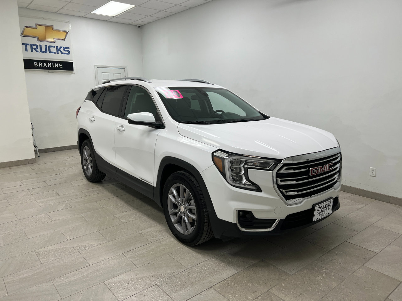 Used 2024 GMC Terrain SLT image 10