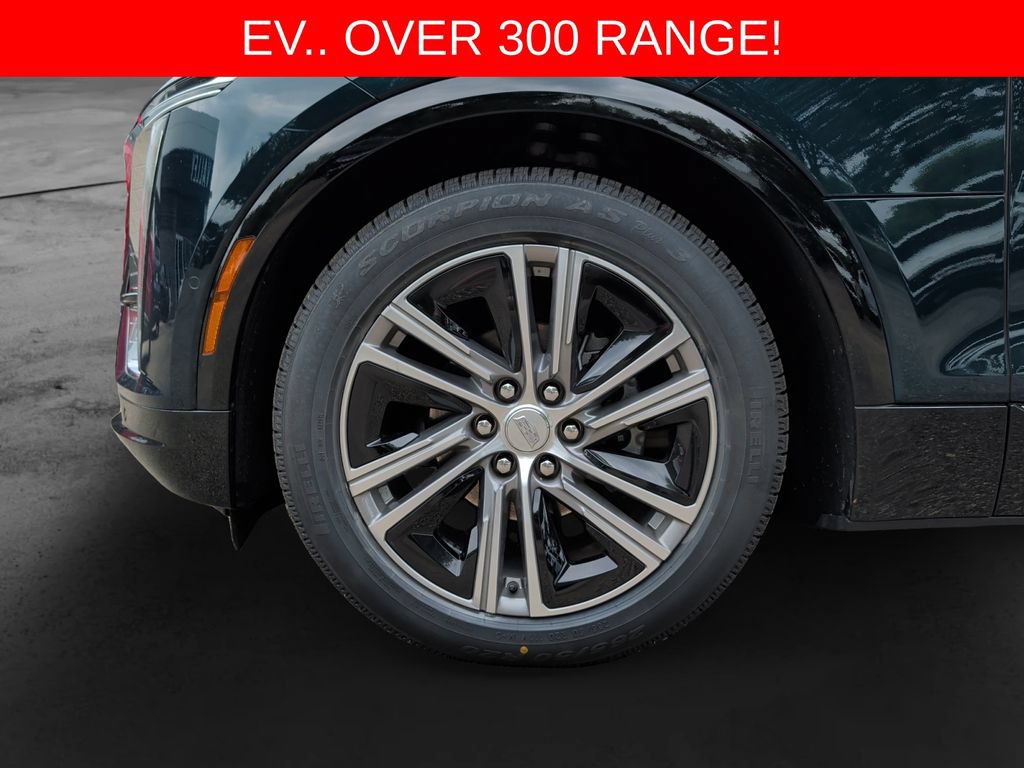 Used 2024 Cadillac Lyriq Luxury AWD/4WD image 9
