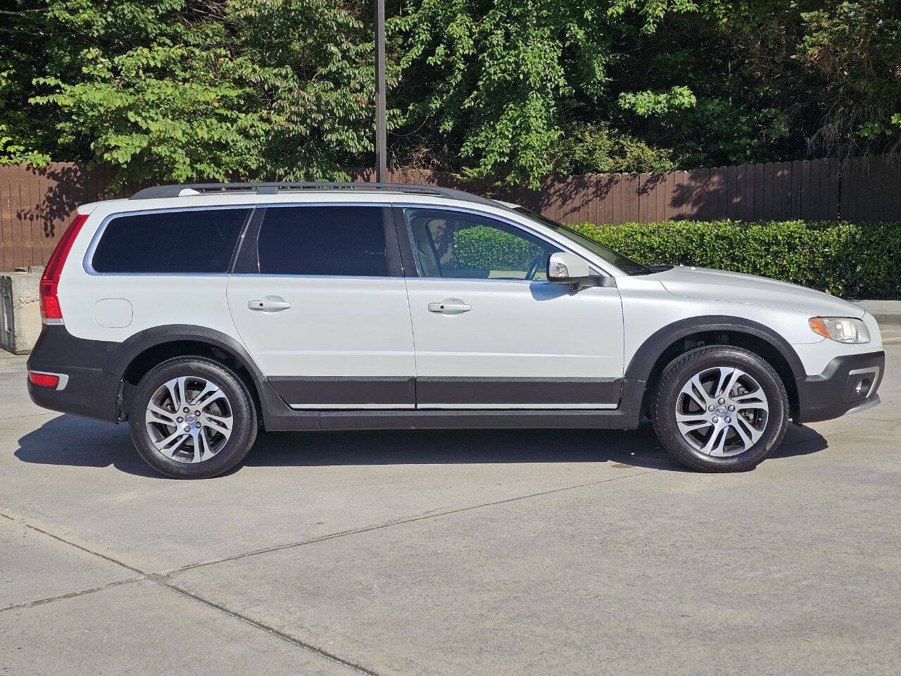 Used 2015 Volvo XC70 T5 Platinum w/ Protection Package FWD image 19