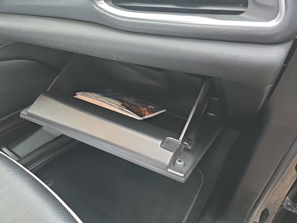 Used 2025 Chrysler Pacifica Limited image 78