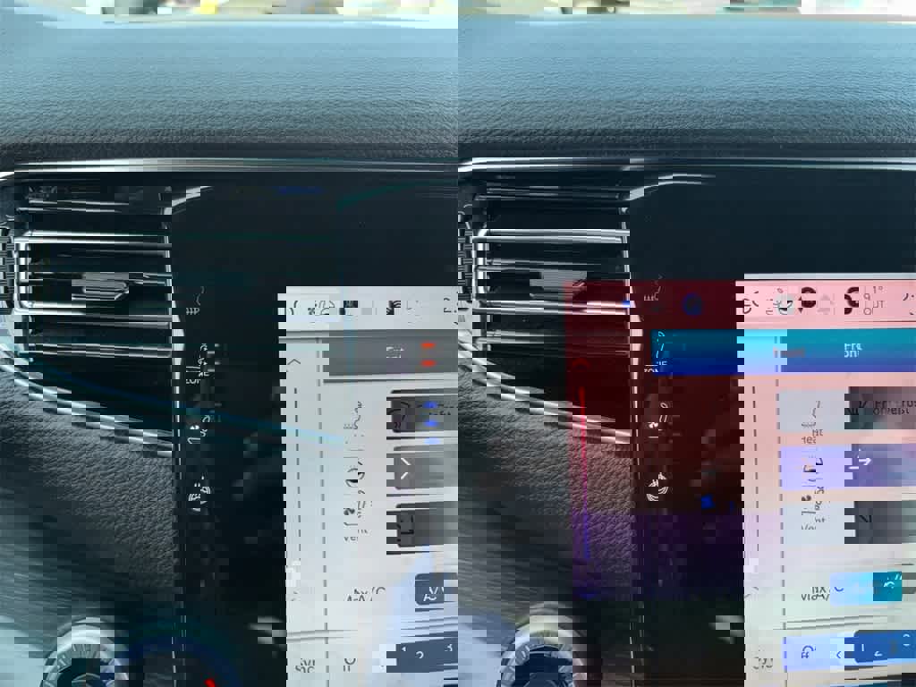 Used 2023 Jeep Wagoneer Series III w/ Preferred Equipment Group image 23