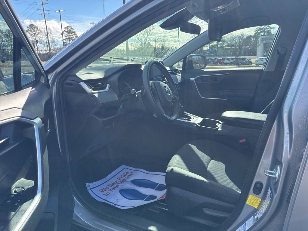 Used 2021 Toyota RAV4 LE image 32