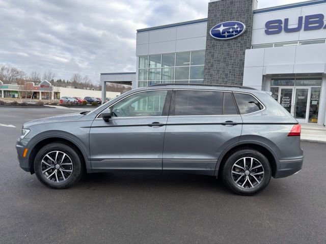 Used 2021 Volkswagen Tiguan SE w/ Panoramic Sunroof Package image 9