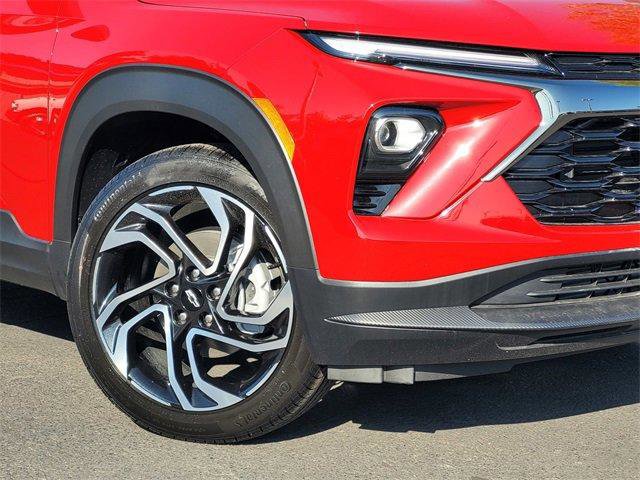 Used 2026 Chevrolet TrailBlazer RS w/ Convenience Package AWD/4WD image 3