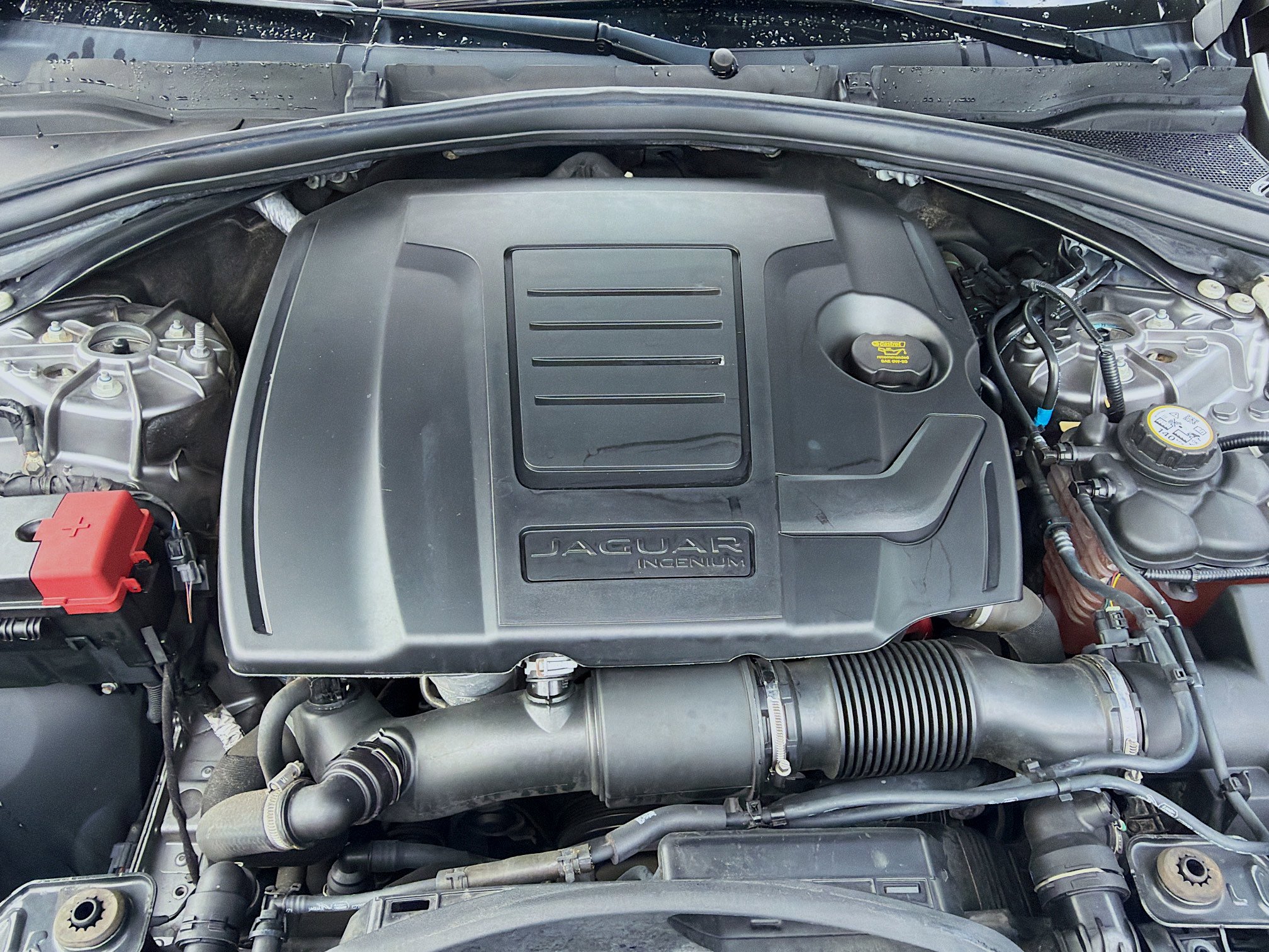 Used 2020 Jaguar F-PACE Premium image 35