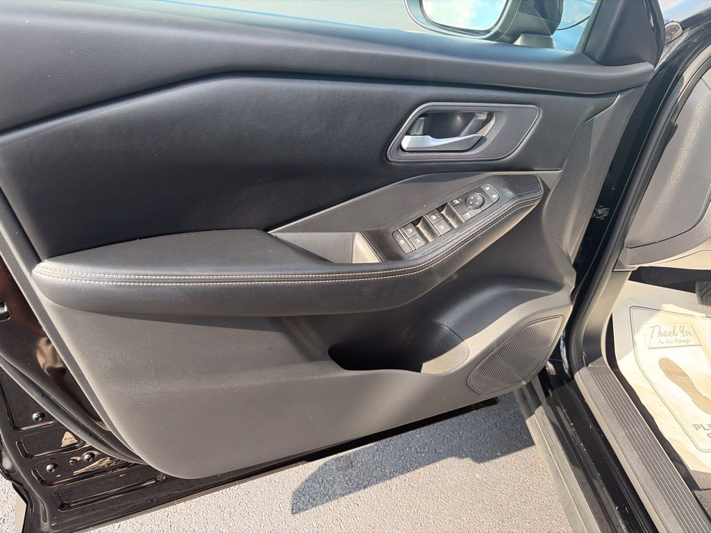 Used 2025 Nissan Rogue SV AWD/4WD image 14