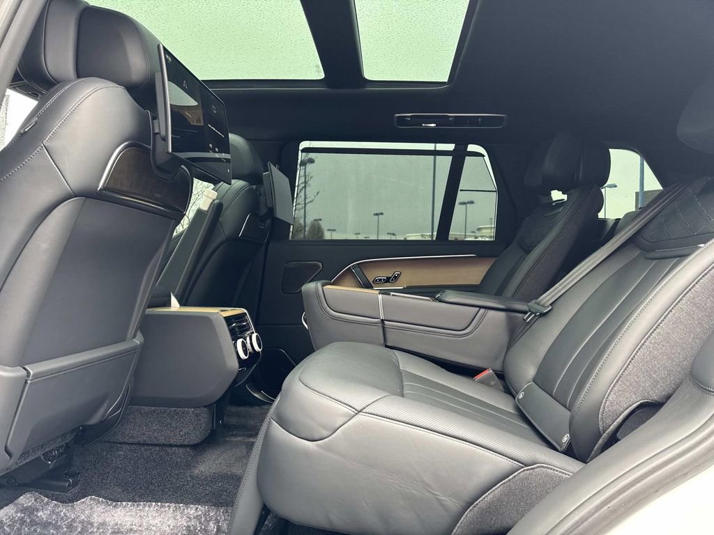 Used 2023 Land Rover Range Rover SV AWD/4WD image 14