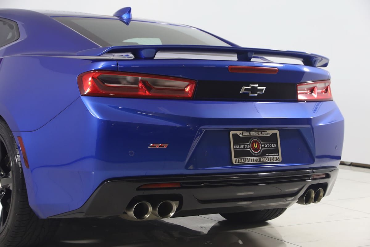 Used 2018 Chevrolet Camaro SS RWD image 30