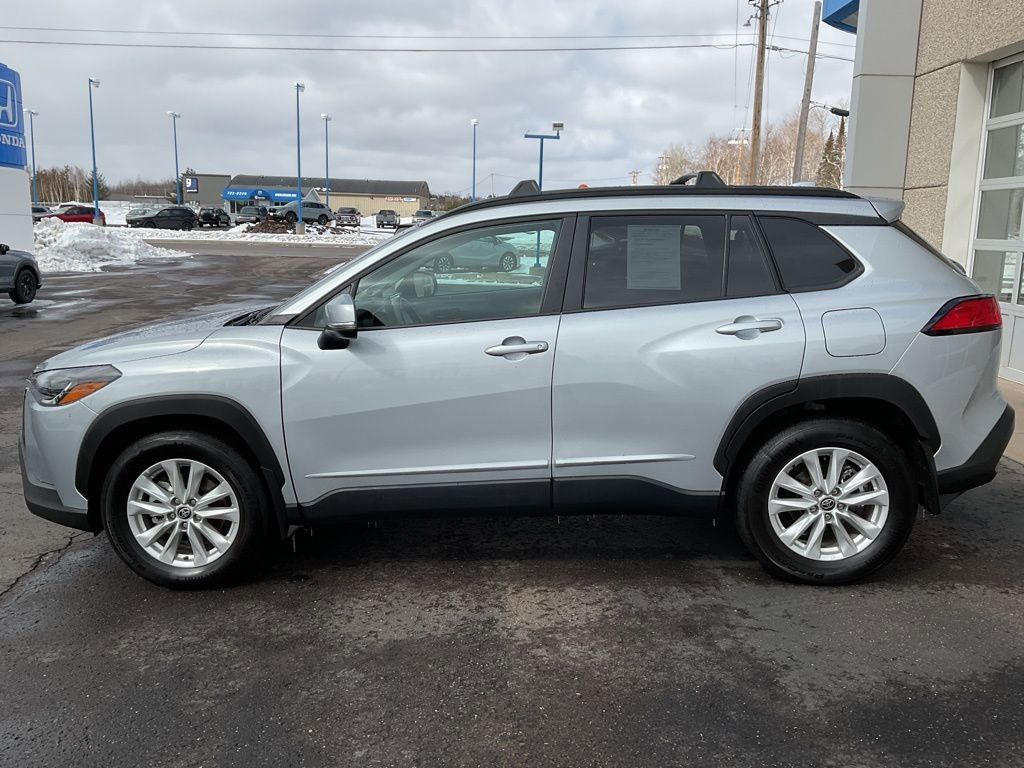 Used 2023 Toyota Corolla Cross LE w/ Moonroof Package image 8
