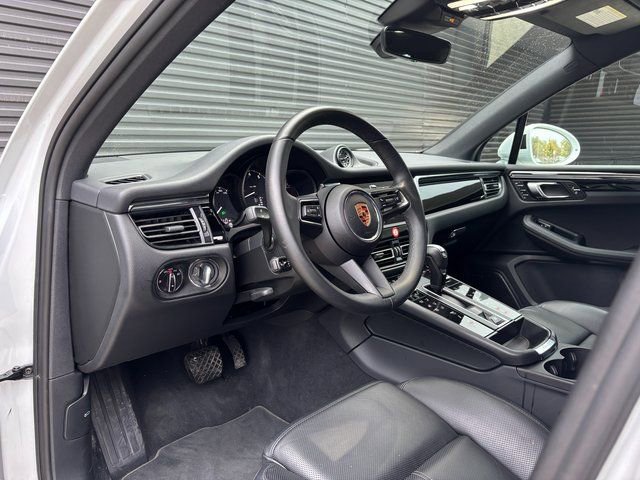 Used 2025 Porsche Macan AWD/4WD image 4