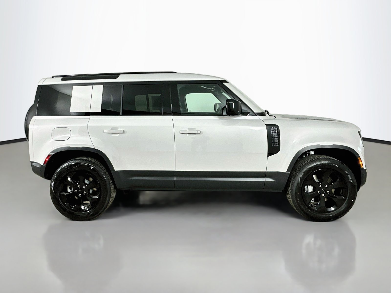 New 2026 Land Rover Defender 110 S AWD/4WD image 4
