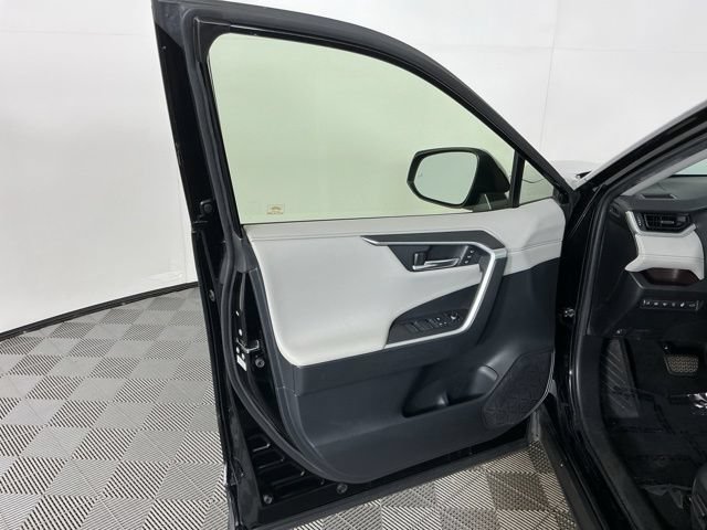 Used 2020 Toyota RAV4 Limited AWD/4WD image 14