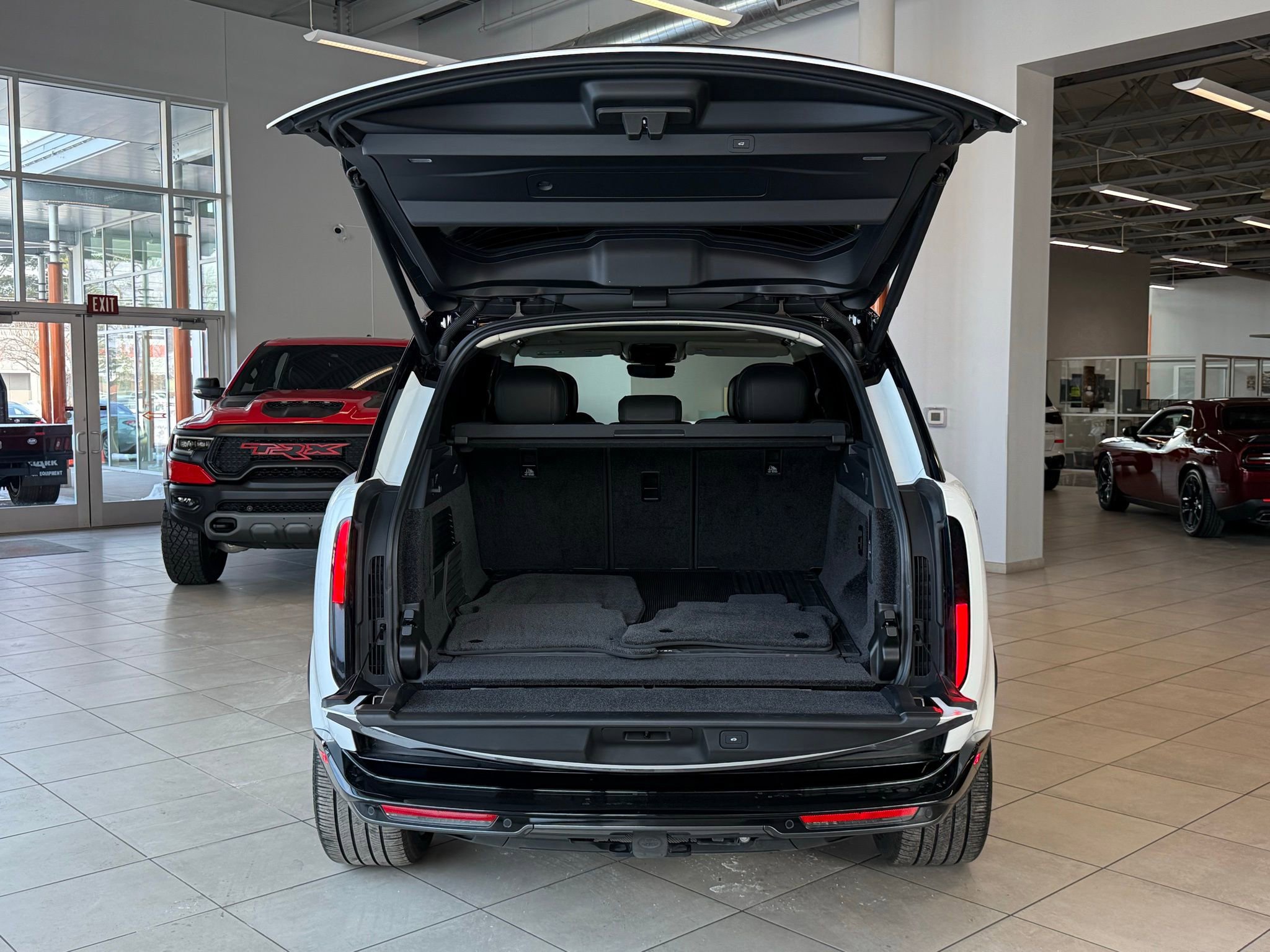 Used 2025 Land Rover Range Rover SE image 34