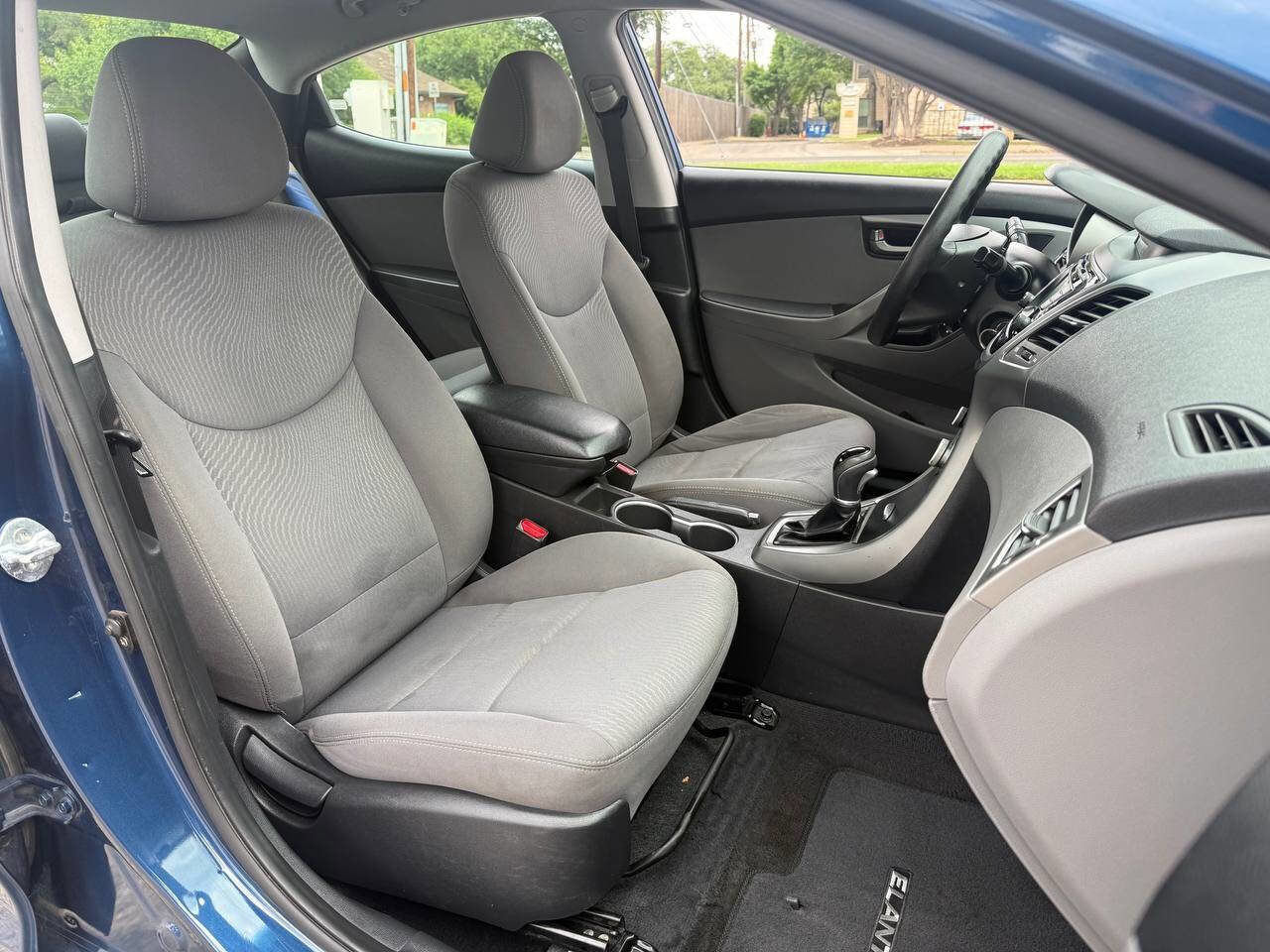 Used 2015 Hyundai Elantra SE w/ Option Group 02 FWD image 14