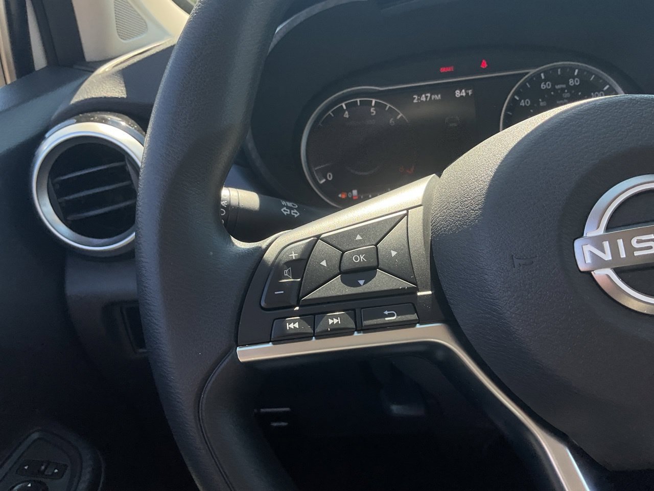 Used 2025 Nissan Versa SV FWD image 31