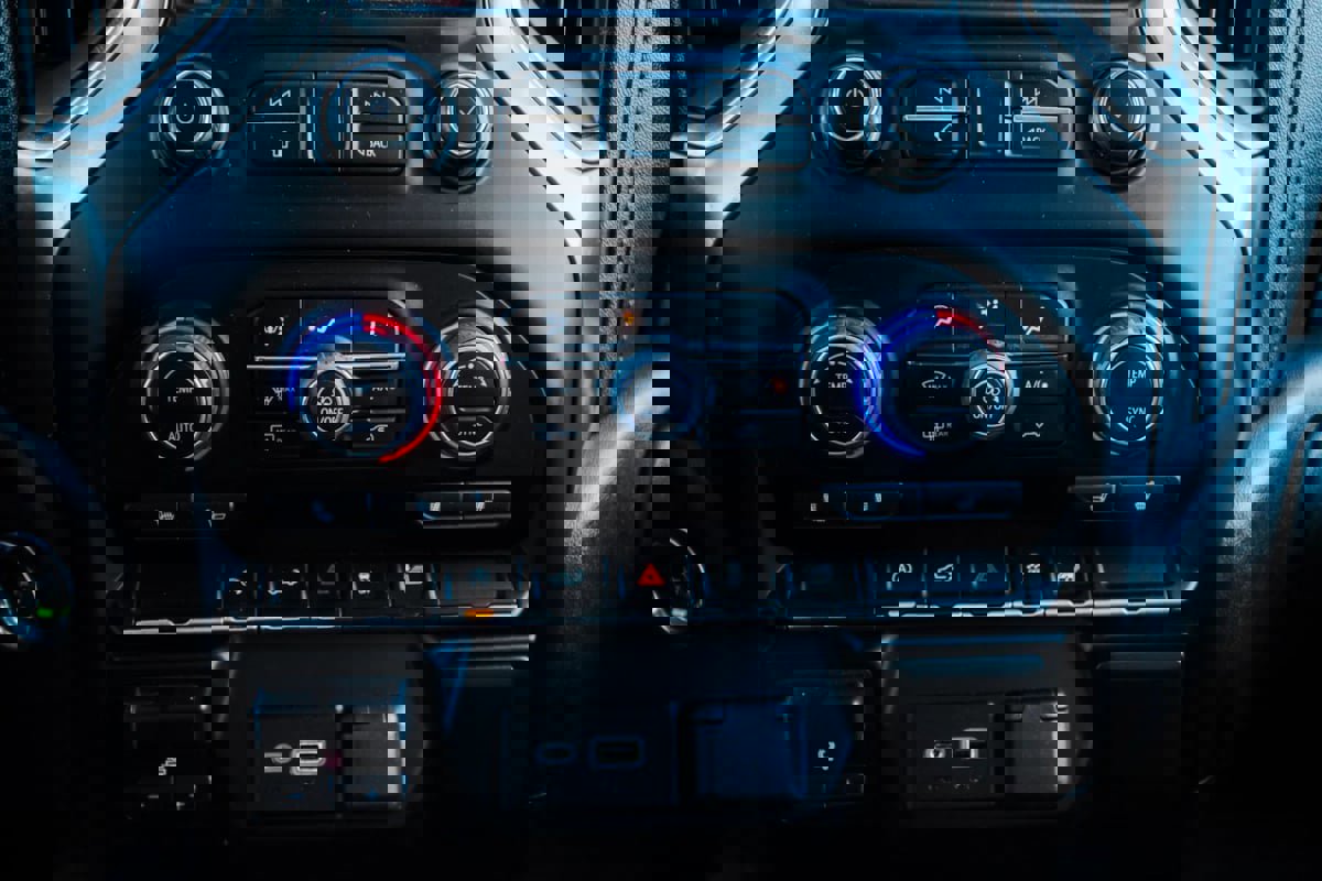 Used 2021 Chevrolet Silverado 1500 LT image 19