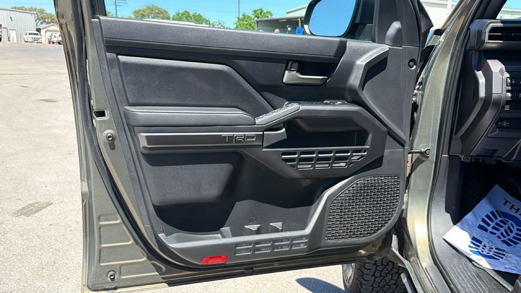 Used 2025 Toyota Tacoma TRD Off-Road image 10