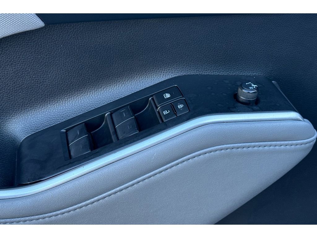 Certified 2023 Toyota Highlander LE image 12