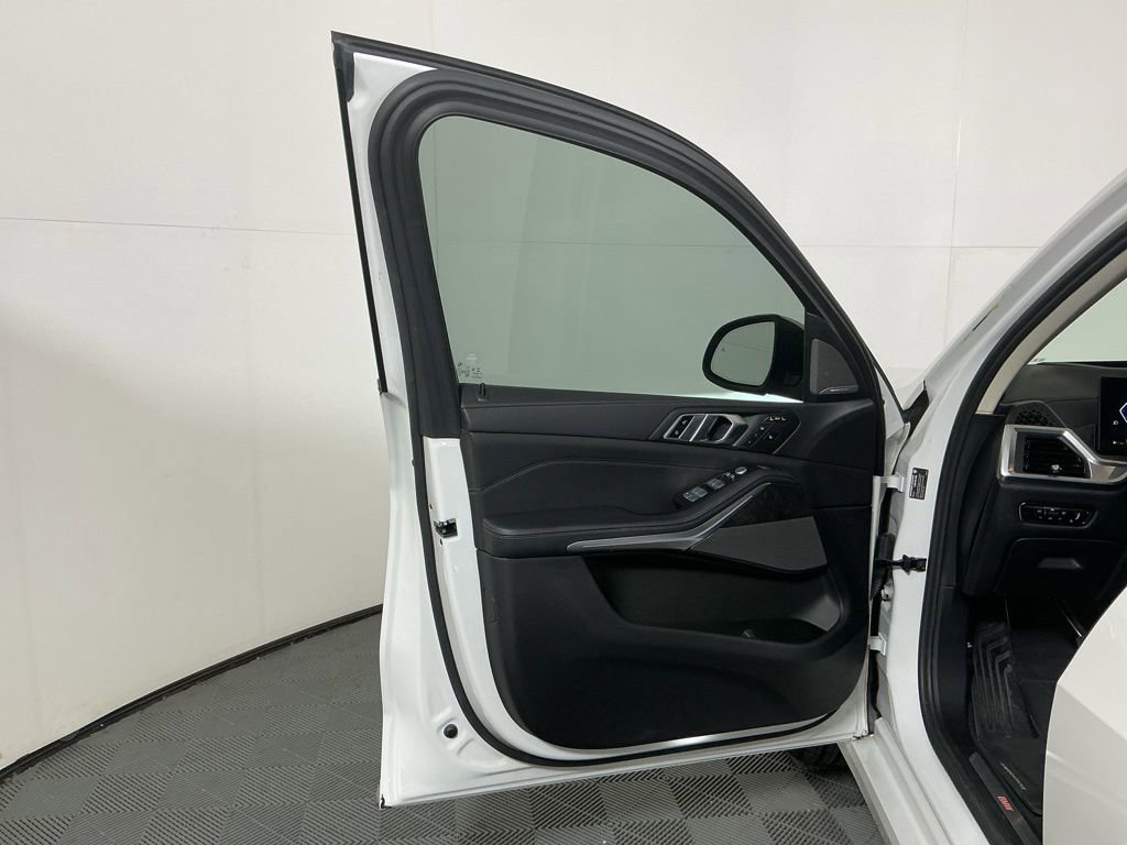 Certified 2023 BMW X7 xDrive40i w/ Premium Package image 19