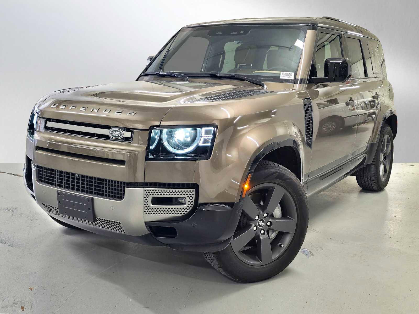 Used 2025 Land Rover Defender 110 X-Dynamic SE AWD/4WD image 1