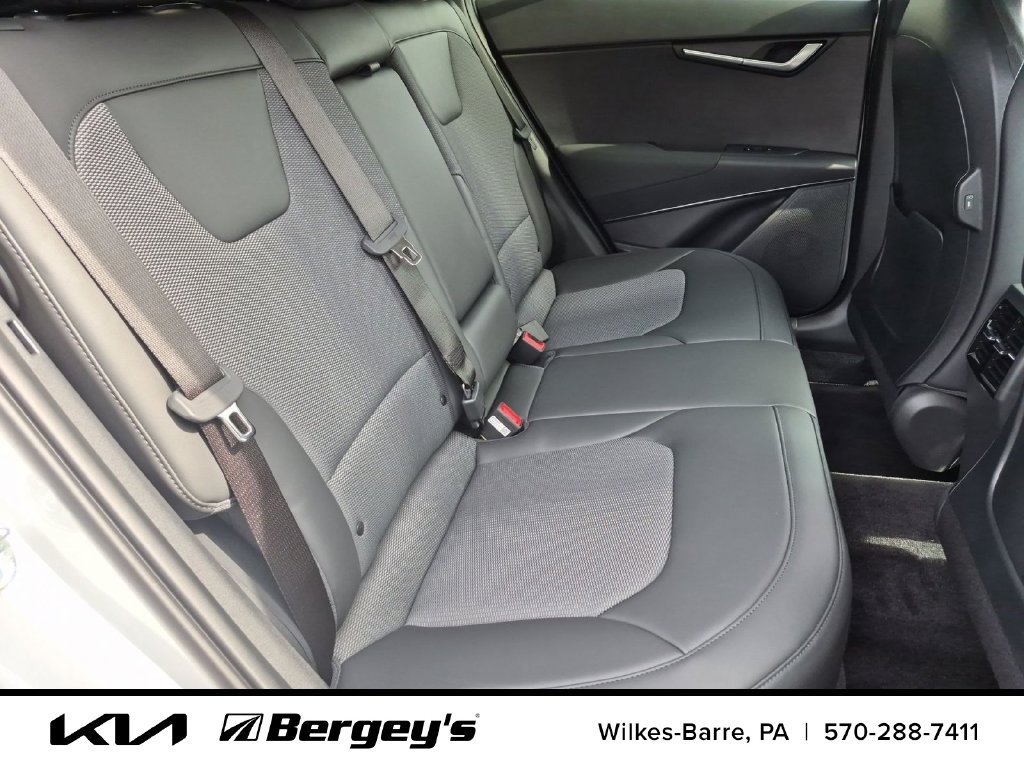 Certified 2025 Kia Niro EX w/ EX Cold Weather Package FWD image 34