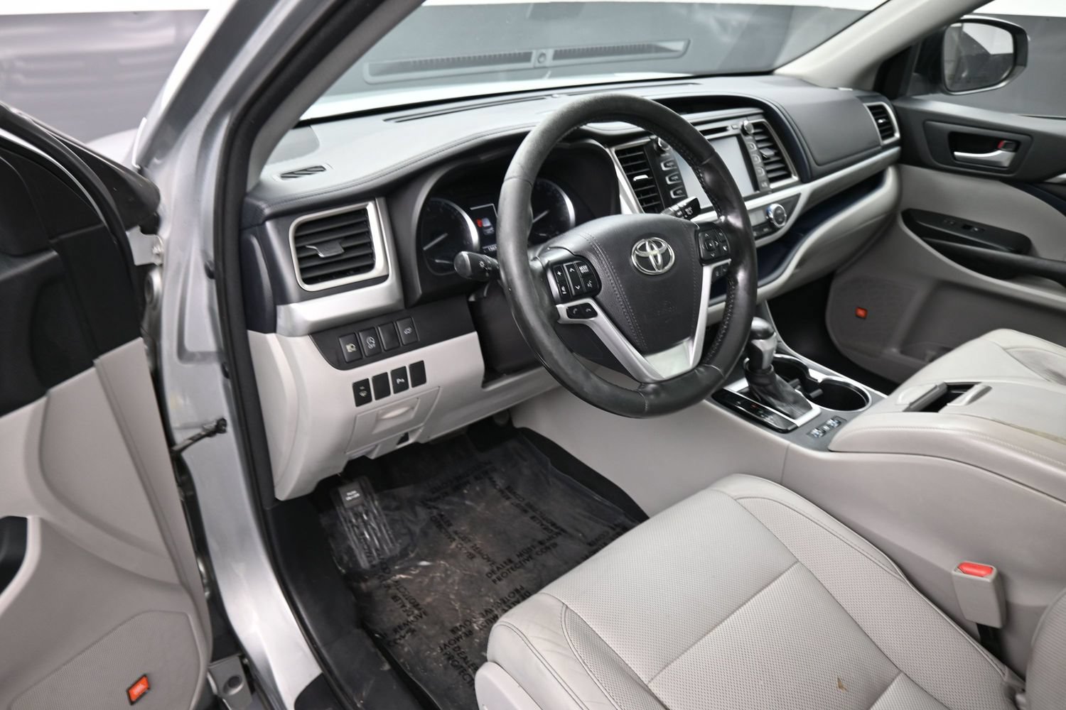 Used 2017 Toyota Highlander Limited w/ Protection Package #3 AWD/4WD image 12