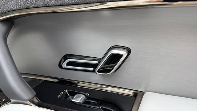 Used 2025 Land Rover Range Rover Sport SE image 34