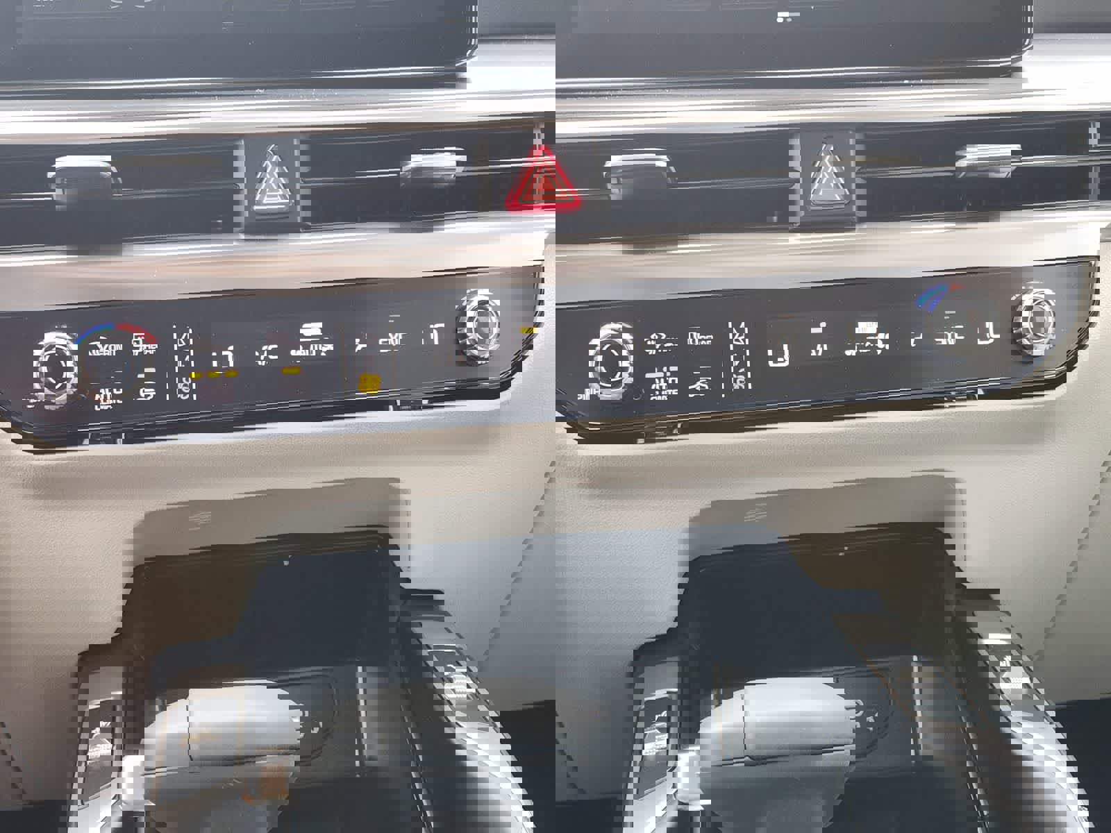 New 2026 Kia Sorento S w/ S Panoramic Sunroof Package FWD image 17