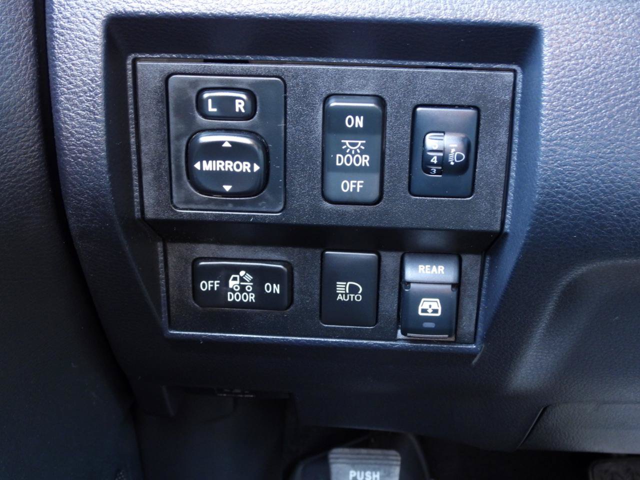 Used 2018 Toyota Tundra CrewMax SR5 w/ TRD Sport Package RWD image 88