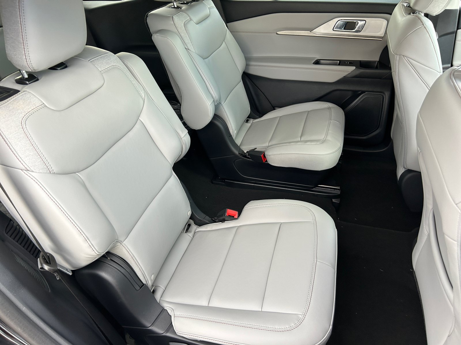 New 2026 Ford Explorer Active w/ Active Comfort Package RWD image 18