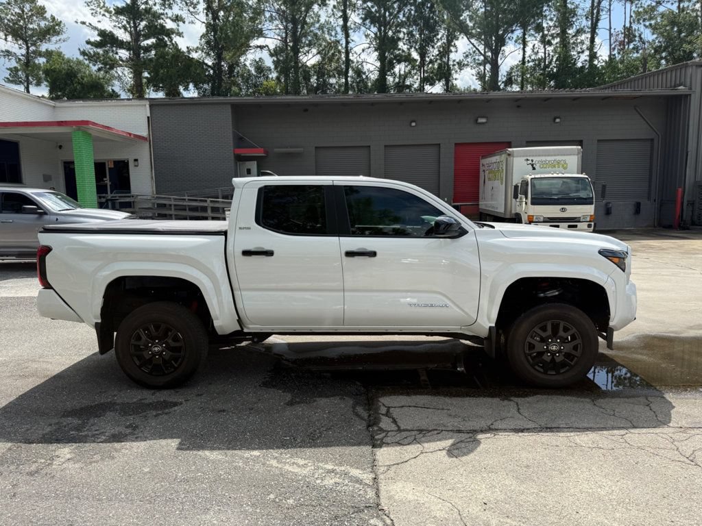 Used 2025 Toyota Tacoma SR5 AWD/4WD image 5