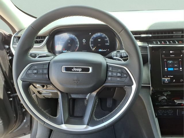Used 2023 Jeep Grand Cherokee Laredo AWD/4WD image 15