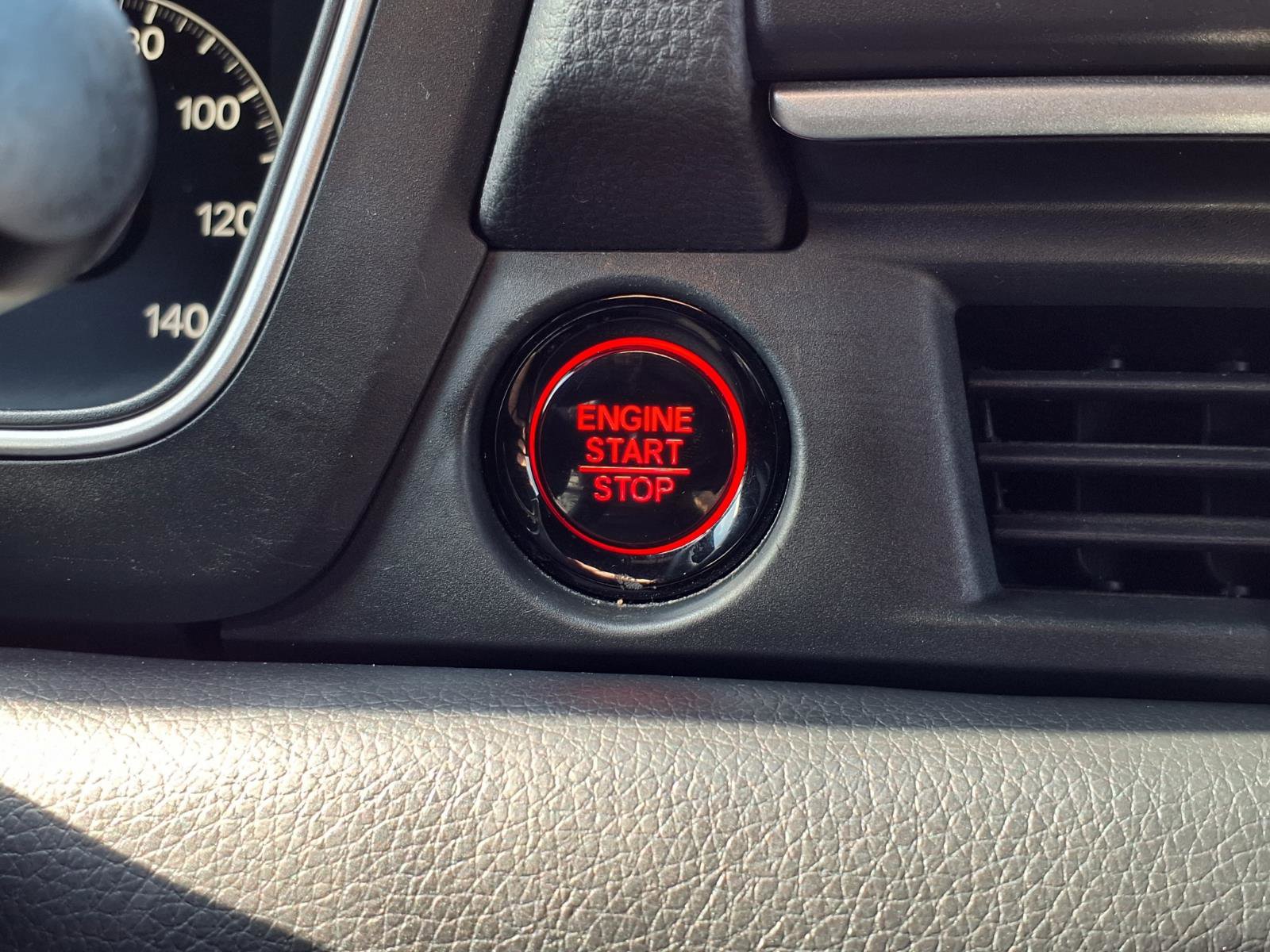 Used 2023 Honda Pilot Sport image 11