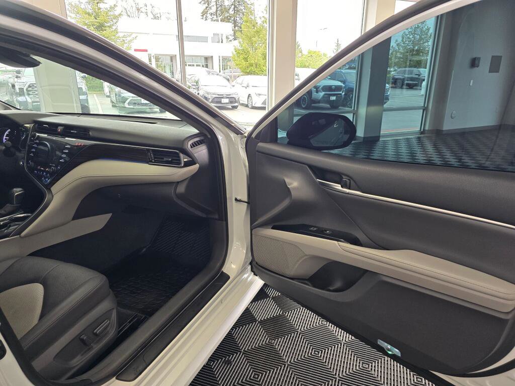 Used 2020 Toyota Camry XLE w/ Driver Assist Package FWD image 42