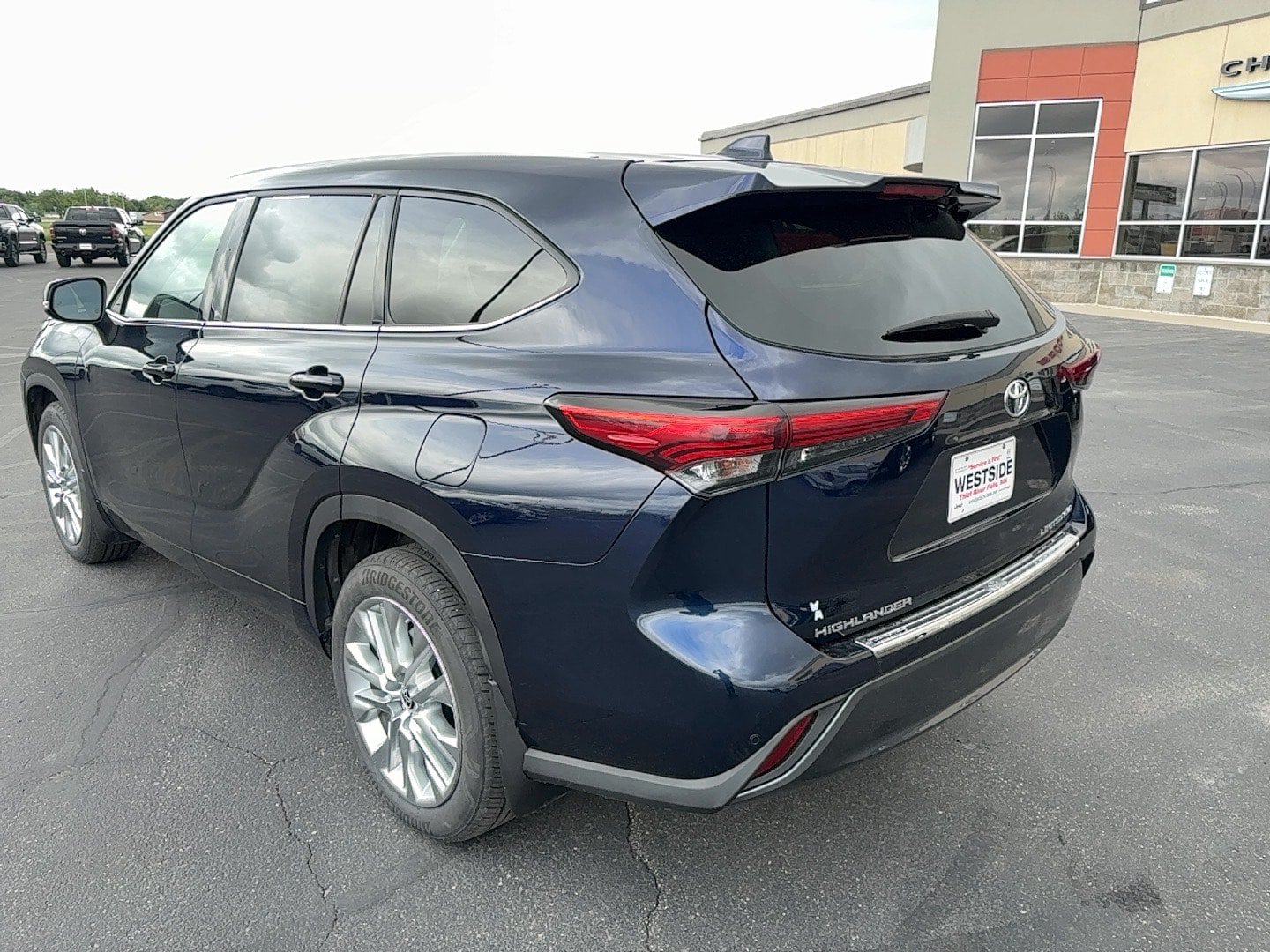 Used 2021 Toyota Highlander Limited AWD/4WD image 7