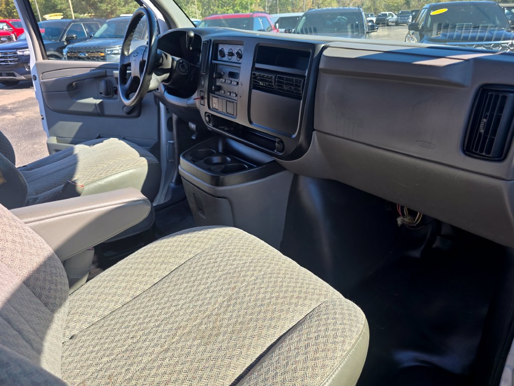 Used 2006 Chevrolet Express 2500 RWD image 19