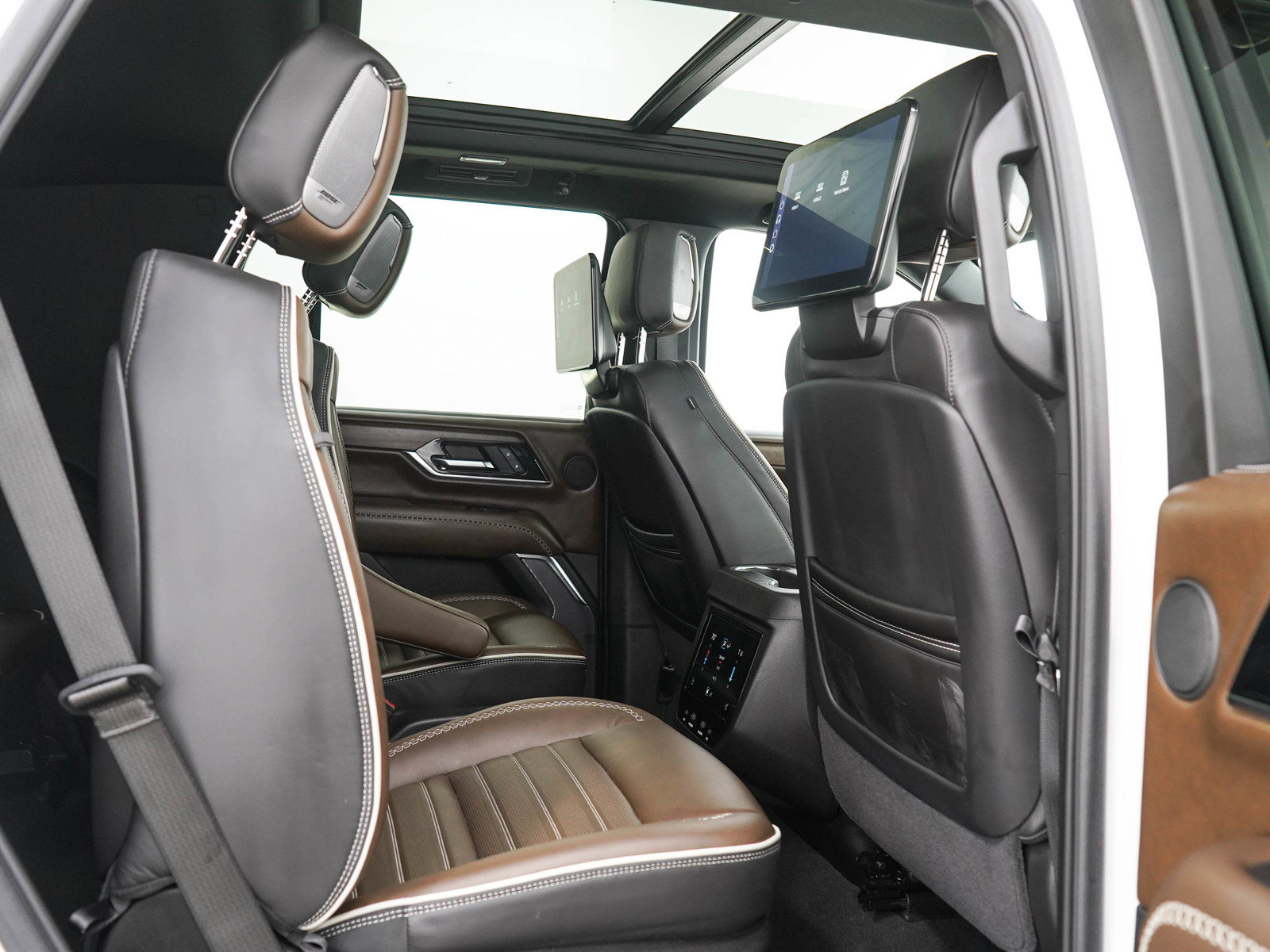 Used 2025 GMC Yukon Denali Ultimate AWD/4WD image 14